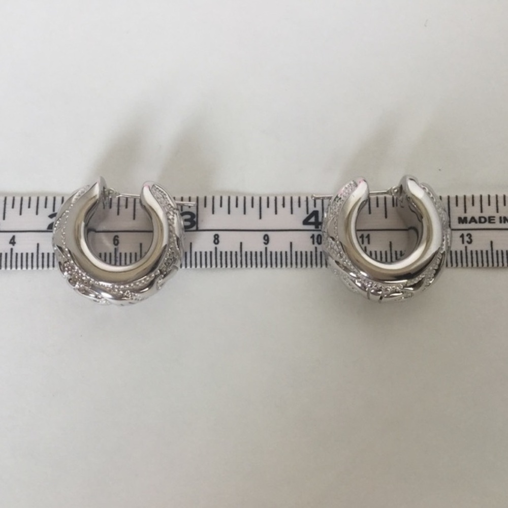 18k GOLD HOOP EARRINGS - Picture 4 of 8